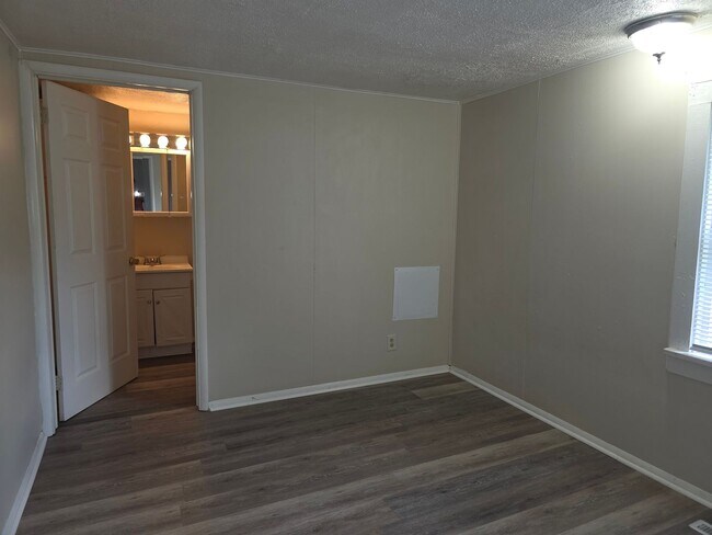Building Photo - 926 S 33rd St