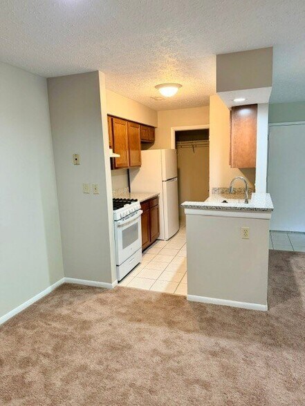 Building Photo - 2163 Hedgerow Road