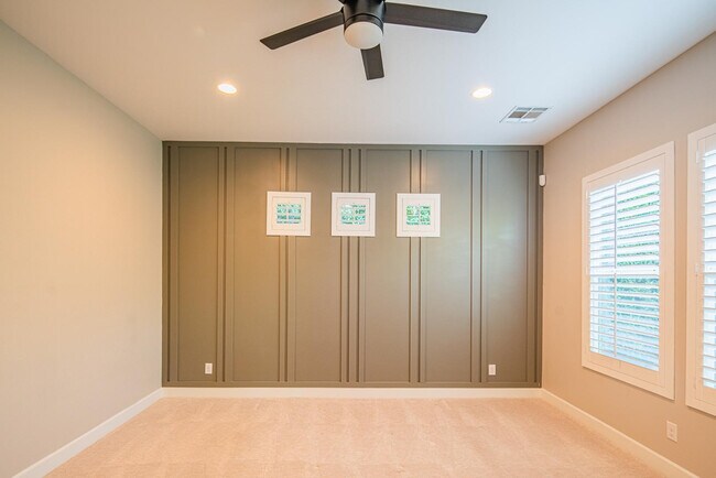 Building Photo - 3850 E Crittenden Ln