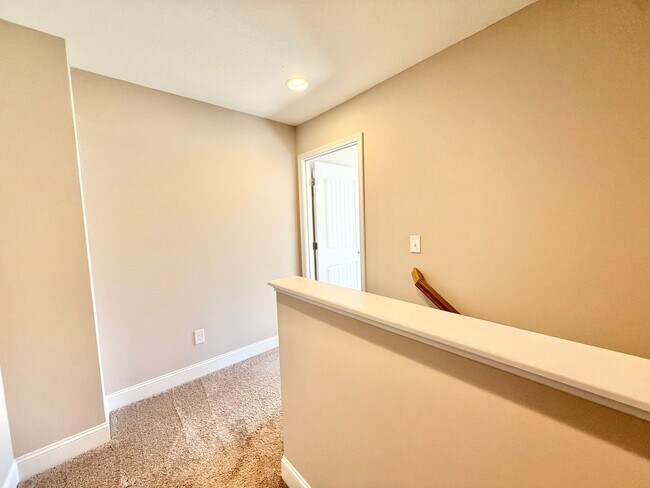 Building Photo - 100 Songberry St