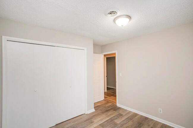 Building Photo - Charming Townhome in Hermitage!