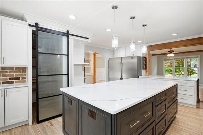 Building Photo - 2356 Pinkney Dr