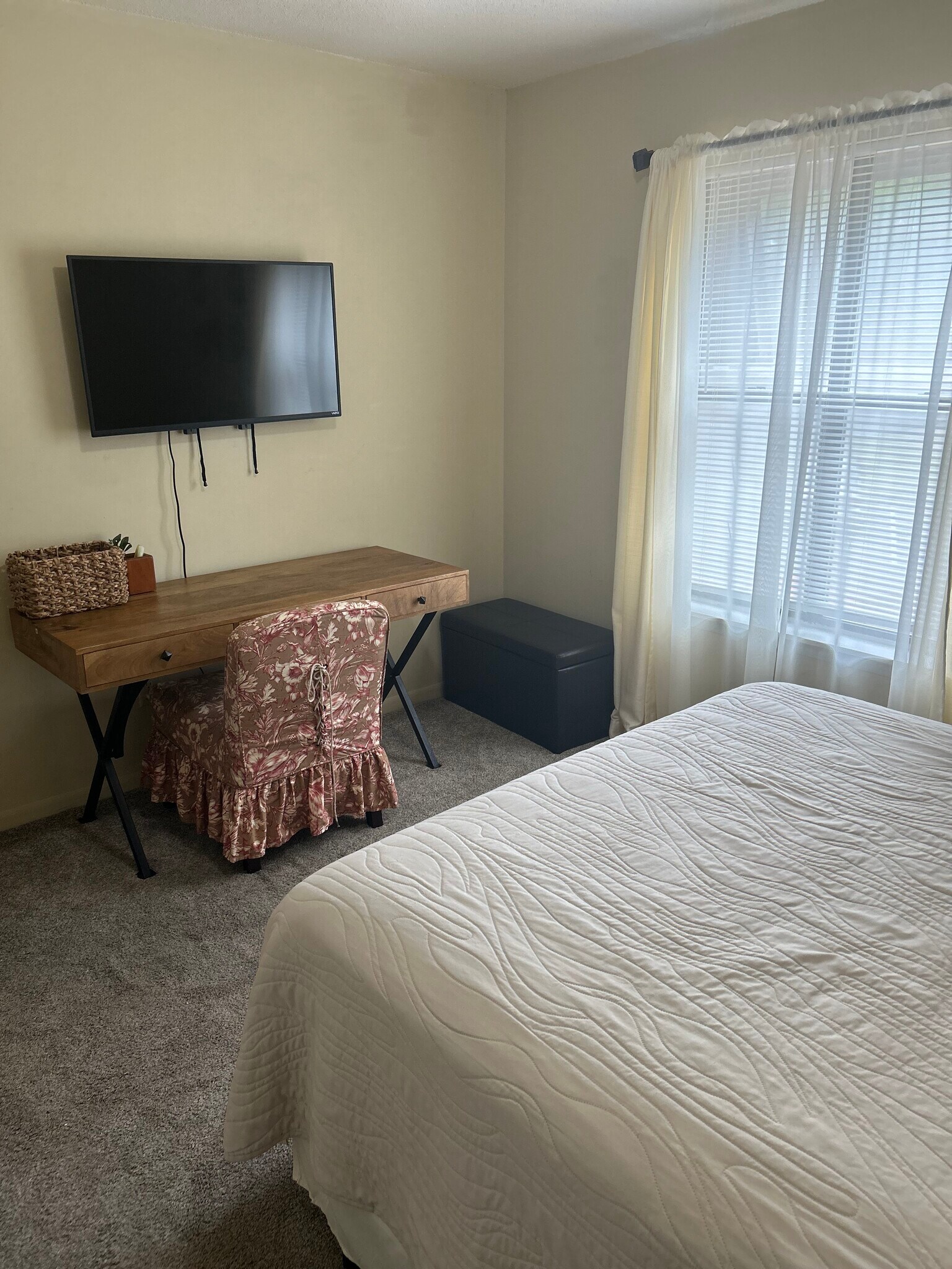 Master bedroom - 799 Donnell Blvd