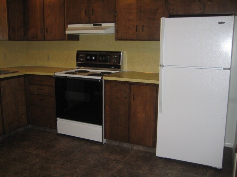 Building Photo - 370 W 200 N