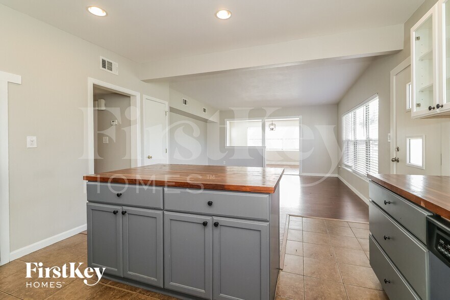 Building Photo - 1501 Berwyn Rd