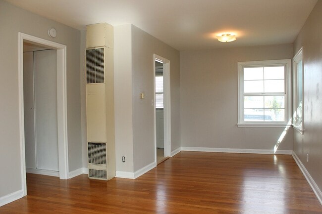 Building Photo - rensla14