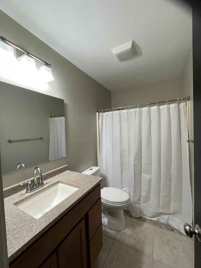 Building Photo - Newly Renovated Home