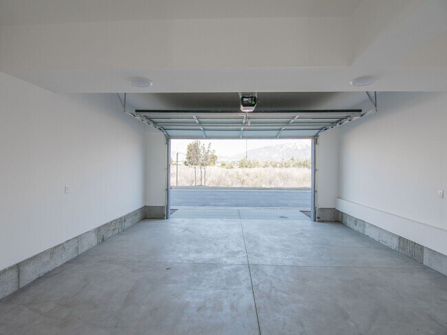 Building Photo - 964 W 350 S
