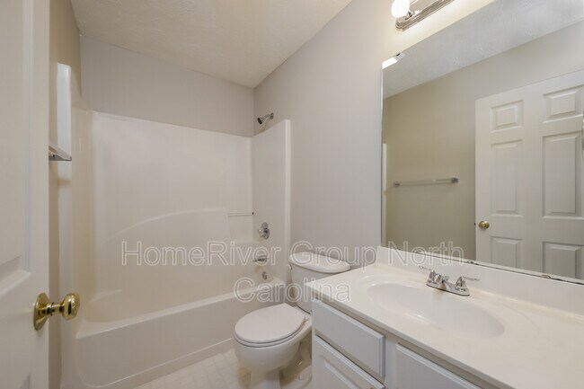 Building Photo - 302 Sterling Ridge Dr