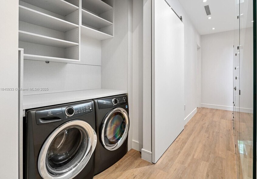 Building Photo - 2984 Coconut Ave