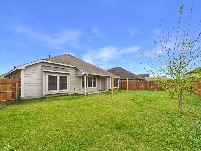 Building Photo - 721 Rim Water Dr