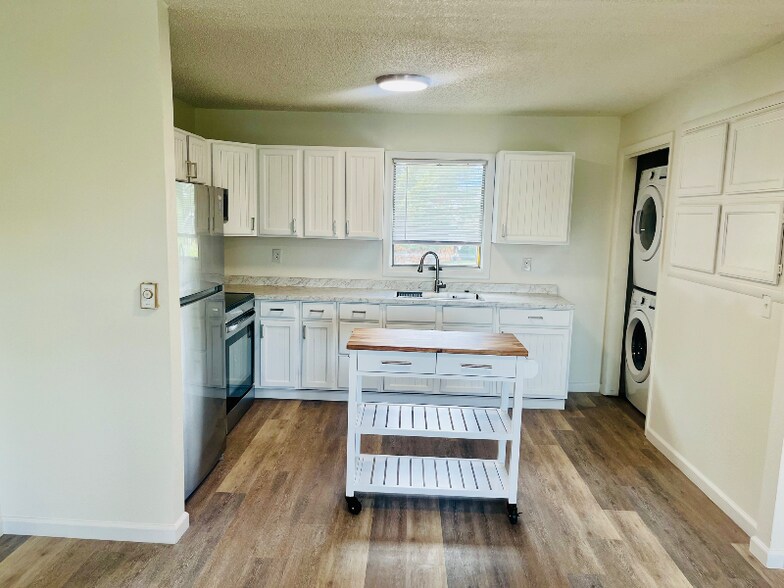 Primary Photo - 120 Sunrise Dr