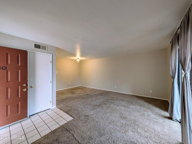 Building Photo - 4211 E Palm Ln