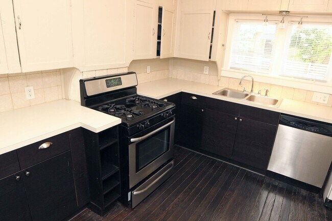 Building Photo - 318-320 W Myrtle