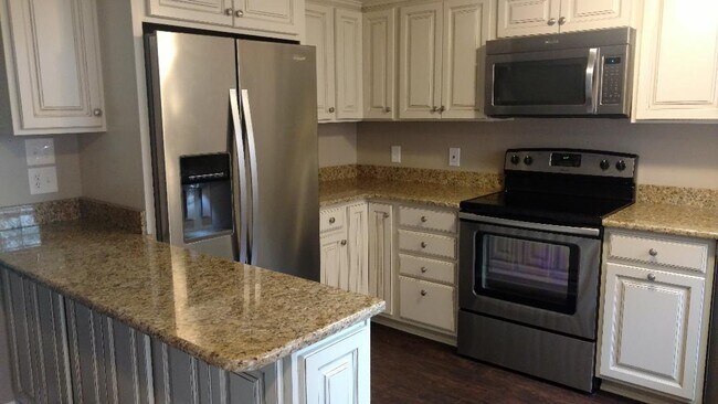 Building Photo - Beautifully Renovated Townhome at The Forest