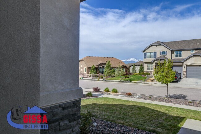 Building Photo - Beautiful home with 5 bedrooms, 4 bathroom...