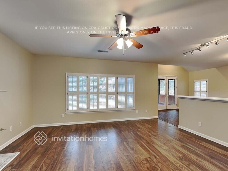 Building Photo - 404 Willowbrook Ct