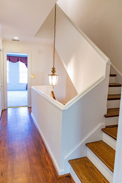 Building Photo - 817 Botetourt Gdns