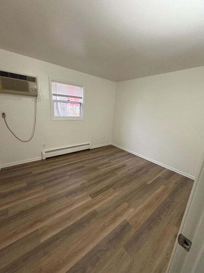 Building Photo - 630 56th St SE