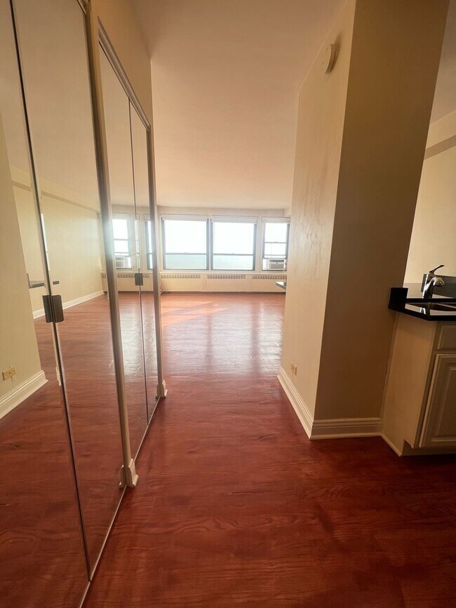 Building Photo - 4180 N Marine Dr