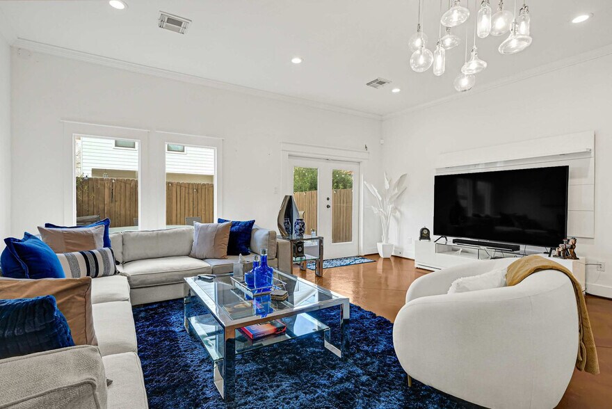 Building Photo - 5522 Larkin St