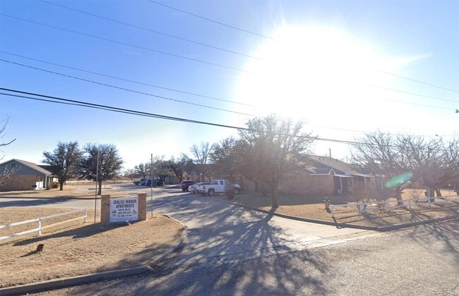 Building Photo - 610 W 8th St