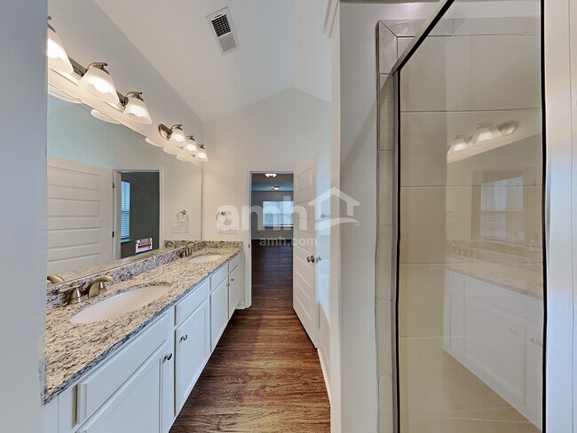 Building Photo - 304 San Anselmo St