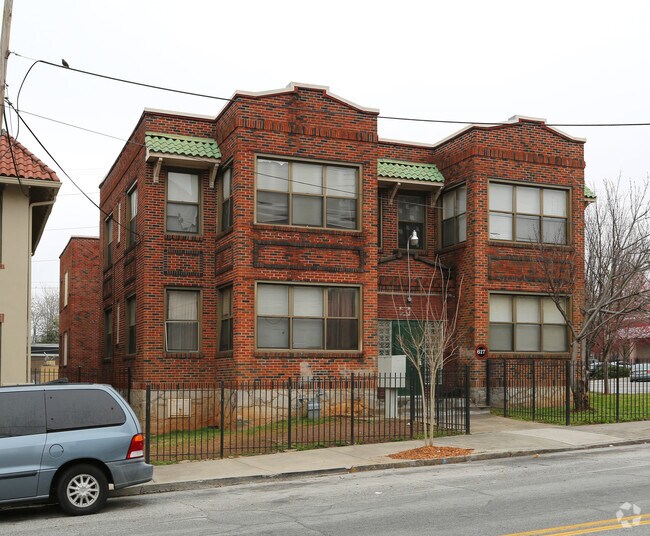 Building Photo - 617 NE Parkway Dr
