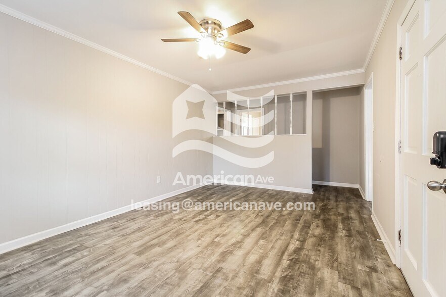 Building Photo - 706 Woodmont Cir