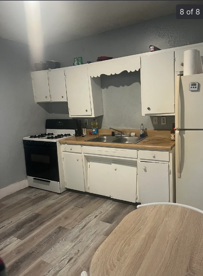 Building Photo - Available May 1 | Renovated 2BR Home | W/D Hookups | Pets Welcome | $850/mo | Pittsburg KS