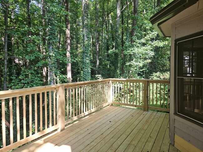 Building Photo - 520 Hardy Cir
