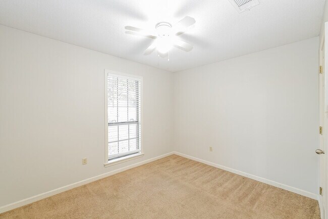 Building Photo - 3565 Foxfield Trail