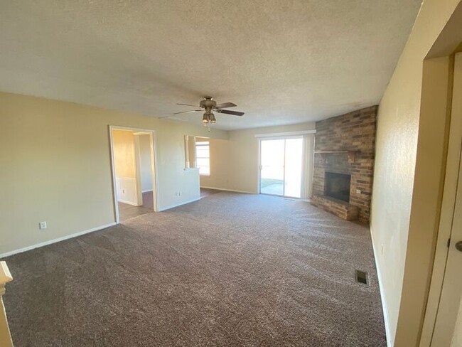 Building Photo - 3 bed 2 bath in Moore in Greenbriar Eastla...