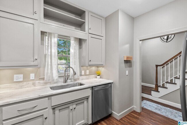 Building Photo - 1227 33rd St S