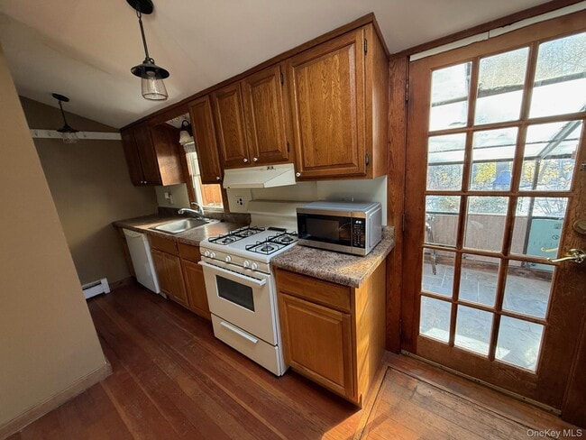 Building Photo - 182 Maple Hill Rd