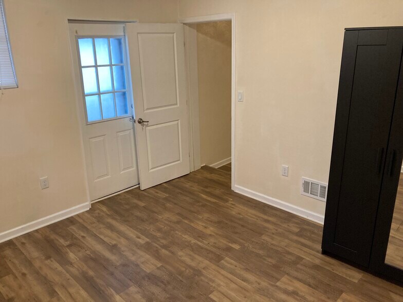1st Floor Bedroom Separate Entry - 55 S 19th St