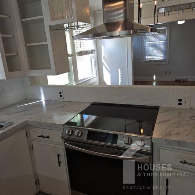 Building Photo - 106 E Wilburn Ave