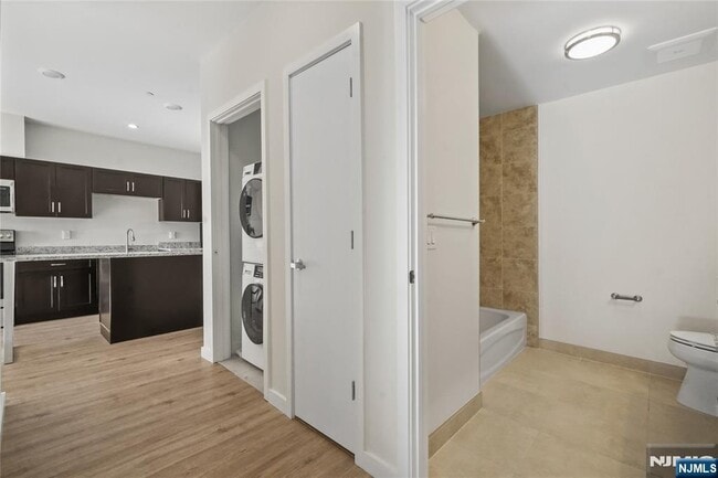 Building Photo - 69 Main St