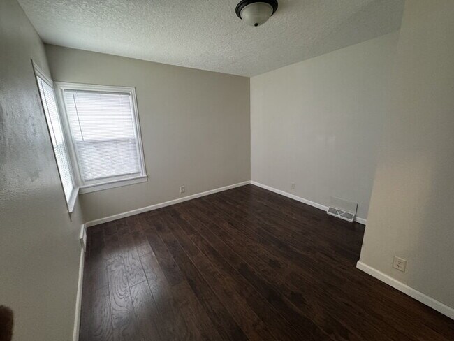 Building Photo - 714 Ovid Ave