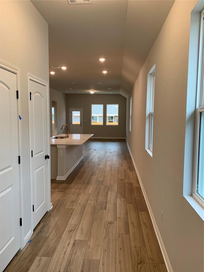 Building Photo - 2420 Danbury Ln