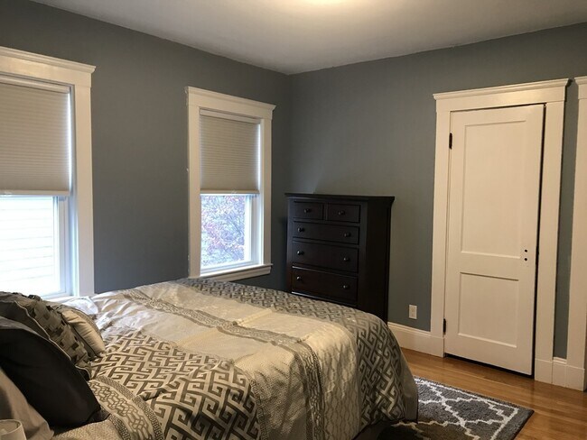 Building Photo - 11 Batchelder St