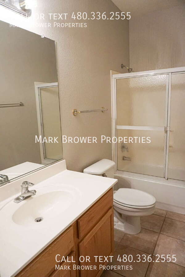 Building Photo - 2623 E Detroit Pl