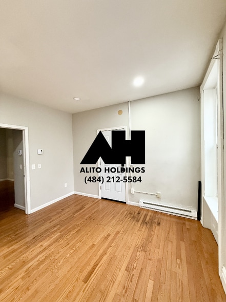 Building Photo - 104 N 10th St