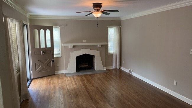 Building Photo - 2400 Hillview Ave