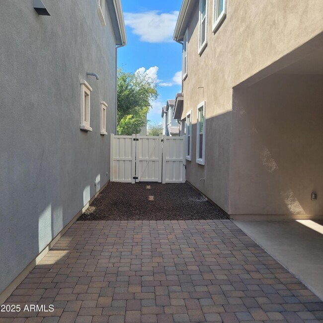 Building Photo - 2258 S Wallrade Ln