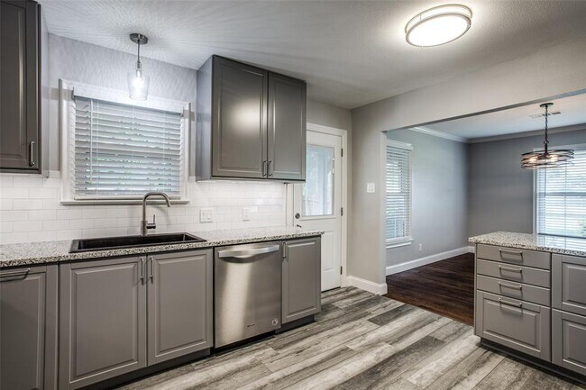 Building Photo - 9334 San Fernando Way