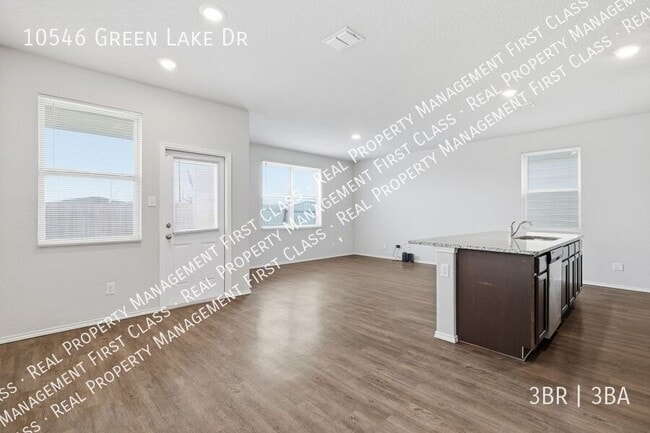 Building Photo - 10546 Grn Lk Dr