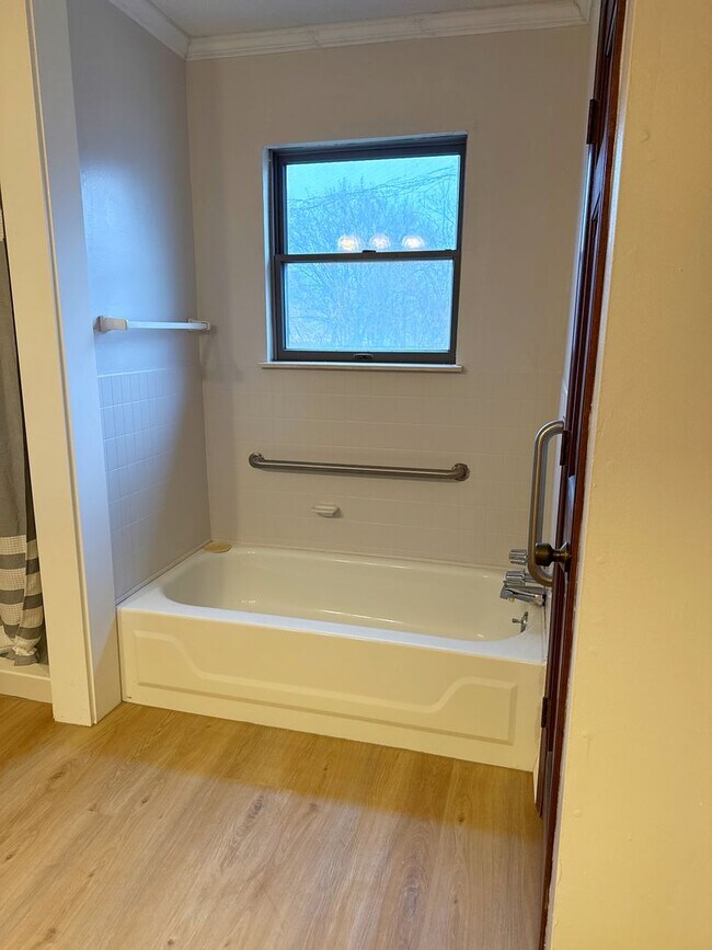 Building Photo - Move in Ready - 4191 State Route 162, Pontoon Beach