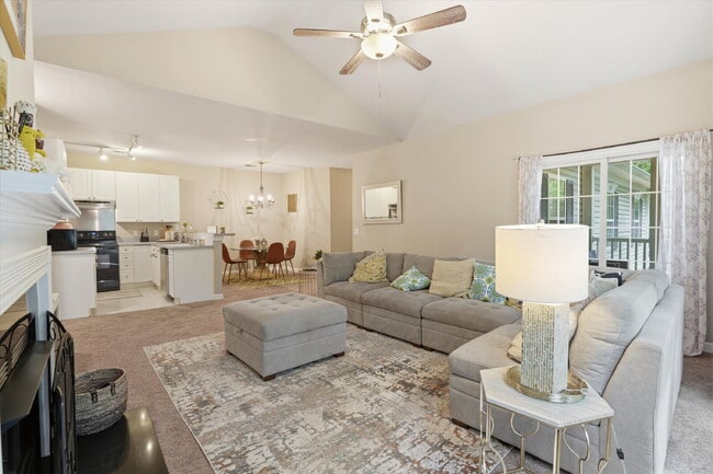 Building Photo - 407 S Elgin Ct