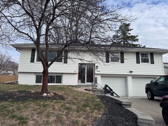 Building Photo - 20502 Cleveland St